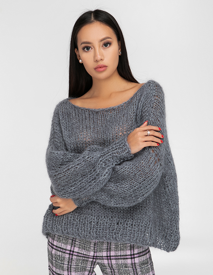 Grafitowy sweter moherowy