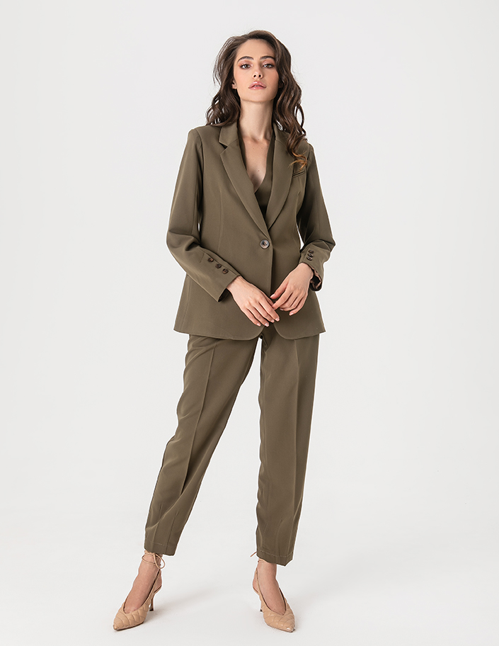 Garnitur w kolorze khaki